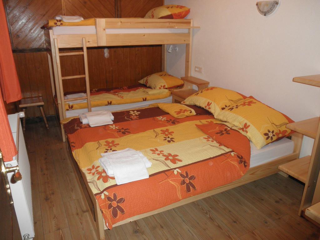 Holiday Home Cumar Церкно Номер фото